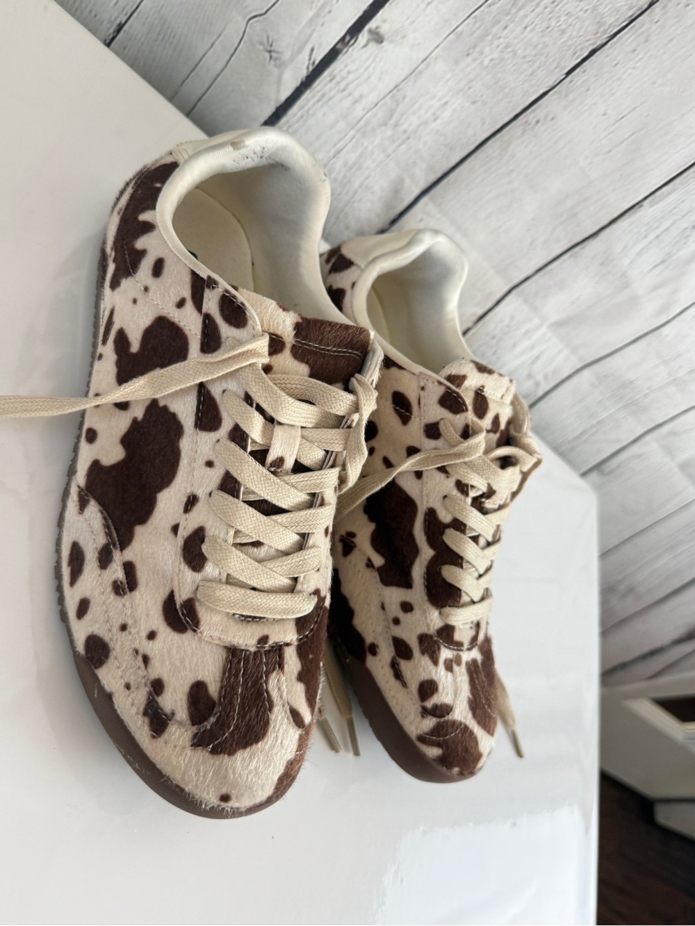 Cushionaire Women’s Cow-Print Lace-Up Sneakers in Brown & Cream SZ 10 - Picture 5 of 8